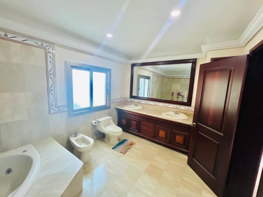 Beach Front Penthouse In Exclusive Tower Santo Domingo Bagian luar foto